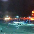 Trenutak eksplozije aviona na pisti u Tokiju: Polako se kreće, a onda odjednom nestaje u vatrenom plamenu