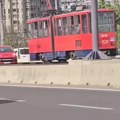 Hod po tramvajskim mukama Kako je vozač završio na šinama (video)