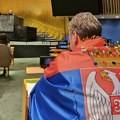 Vučić se ogrnuo zastavom Srbije nakon glasanja o Rezoluciji o Srebrenici: Ponosan na svoju zemlju