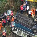 Najmanje 51 ljudi poginulo nakon što je autobus pao sa mosta u Gvatemala Sitiju