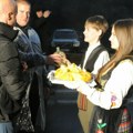 Emotivno! Video koji nijednog Srbina neće ostaviti ravnodušnim: Srbi koji pešače za Beograd i scena koja slama srca (video)
