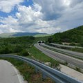 U večernjim satima pojačan saobraćaj na prilazima gradovima i naseljenim mestima