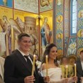 (Foto) oženio se i treći sin Vanje Bulića: Organizovano veliko slavlje - Suzana Mančić zapevala na svadbi, mlada blistala…