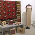 Izložba „Šta god da tkaš, vezuj konce za nebo“ otvorena u RTS klubu