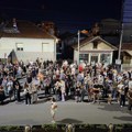 Studenti i građani protestovali ispred SNS-a, jajima i farbom gađali ulaz i pano