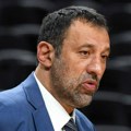 Nakon nezgode i operacije, Vlade Divac se smeška u njenom zagrljaju