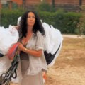 Pripremila mu padobran, a nije znala da će ga on ubiti! Devojka Feliksu Baumgartneru pomagala oko leta, a sada ga oplakuje…