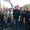 "Da se pomirimo sa našim sestrama i braćom": Vučić šeta sa građanima na Banjici: "Ovde će biti najveći skup"