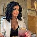 Dekolte bukti, a na noktima crveni lak: Milena Popović zavodljivo pozirala, a evo šta su mnogi komentarisali na mrežama (foto)…