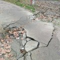 Trotoar između dva mostića u Trećoj mesnoj zajednici u sve gorem stanju