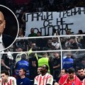 Grobari transparentom prozvali Sašu Obradovića: Iza klupe Zvezde mu okačili poruku na večitom derbiju