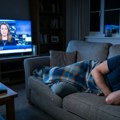 Spavate sa uključenim televizorom na kauču? Psiholozi objašnjavaju šta se tačno tada dešava u vašem organizmu