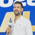 VIDEO Novak uzeo mikrofon i zapevao na koncertu, pa zaplesao sa čuvenim pevačem