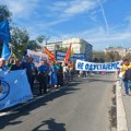 Završen protest prosvetnih sindikata ispred Vlade Srbije: Traže povećanje plata, dohotka i smanjenje birokratije