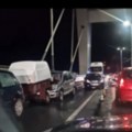 Lančani sudar u Novom Sadu Vozila slupana na Žeželjevom mostu (VIDEO)