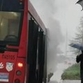 Zapalila se guma na autobusu 511: Svi putnici bezbedni, izašli odmah, vozač reagovao protivpožarnim aparatom