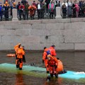 Број погинулих у паду аутобуса у реку у Санкт Петербургу порастао на седам