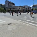 Kragujevčani 79. put na raskrsnici kod "Uzora" odali poštu žrtvama novosadske tragedije (FOTO)
