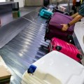Carinici na aerodromu skenirali muškarca i ženu, pa ostali u šoku: Nešto je počelo da se pomera: Ovo niko nije očekivao