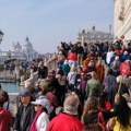 Uveli takse turistima i zaradili 5 miliona evra: Grad i dalje puca po šavovima