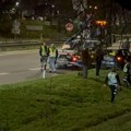 (Foto, video) Teška saobraćajna nesreća kod Arene: Jedno vozilo završilo u kanalu, srča i delovi automobila svuda po putu…