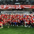 Crveno-bela erupcija: Fudbaleri i navijači Crvene zvezde burno proslavili osvajanje Kupa Srbije