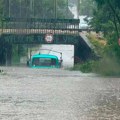 Obilna kiša paralisala Kraljevo: Ulice pretvorene u reke, saobraćaj u kolapsu