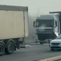 VIDEO: Sudar dva kamiona kod Šimanovaca, saobraćaj normalizovan