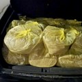Policija zaplenila 37 kesa rezanog DUVANA! Kragujevčanin u gepeku automobila krio 179 kilograma duvana
