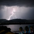 Hitno upozorenje RHMZ-a: Pljuskovi, grad i jak olujni vetar u naredna dva sata u više delova Srbije