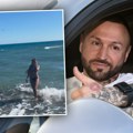 (Foto): Bivša žena Ša objavila snimak sa plaže u tanga kupaćem: Okrenula leđa kameri, pa počela da trči -Mreže se…