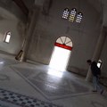 Svi se lepe za toranj u pizi, a nagib ove svetinje daleko veći od njega! Unutrašnjost da dah stane, a prošlost da suza…