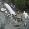Povlači se deo Ćacilenda ispred skupštine: Uklanjaju se beli šatori uoči velikog protesta u Beogradu