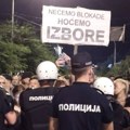 (VIDEO, FOTO) Protesti „Srbijo probudi se“ širom zemlje: U „Ćacilendu“ predsednik Srbije i Andrej Vučić, u Novom Sadu muškarac…