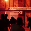 Demonstranti zapalili prostorije SNS-a u Valjevu i demolirali ulaz u Gradsku upravu, incidenti u više gradova