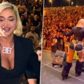Bob frizura premijerno u Boru: Maja Berović pred hiljadama ljudi kao "milion dolara" - pevali sve hitove uglas (foto)