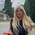 (Foto) Dara Bubamara stigla u "Grand" Dečko je dovezao na pregovore, šuška se o raskidu ugovora, tu je i direktor Šljivić