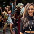Popeli se na drvo samo da bi je bolje videli Tamara Milutinović pevala na krcatom trgu, pa ispunila ovu želju jednom dečaku…