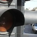 Smemo li da koristimo telefon na semaforu? Evo šta rizikujete ako vas policija vidi
