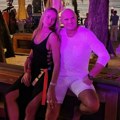 Srpski bred pit i anđelina džoli: Mili pokazao suprugu u bikiniju - Nina rodila dvoje dece i kida kako izgleda!