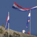 Knin - Srbi tuguju i zaobilaze ulice, Hrvatska slavi godišnjicu "Oluje"