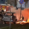 Zapalio se automobil u Kragujevcu i potpuno izgoreo! Buktinja ga progutala u sekundi - stigli vatrogasci (video)
