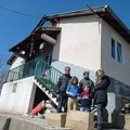 Pomoć za osmočlanu porodicu na Kosmetu: Stojanovićima iz sela Bosce biće obnovljena kuća oštećena u požaru