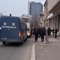 Kordoni policije spremni: U Novom Sadu haos u najavi - protest ispred gradske Skupštine (video)