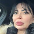 Voditeljka (52) u vezi sa 25 godina mlađim muškarcem (27): Učestvovao u rijalitiju, upoznali se na snimanju i sad ga prati…