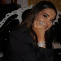 Povratnički trend koji bi se malo ko usudio da ponese: Milica Mitrović na udaru modne kritike FOTO