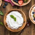 Volite grčki jogurt? Probajte ovaj jednostavan trik i biće još bolji i kremastiji