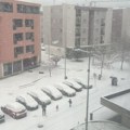 Godinama nije ovako padalo, sneg zavejao Podgoricu: Obelele ulice, krovovi, parkovi - deca oduševljena (foto)
