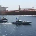 Драма у Оманском заливу: Американци пуцали на ирански трговачки брод, гарда их натерала на повлачење (фото)
