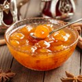 Slatko od belih trešanja – tradicionalni recept za mirisnu zimnicu